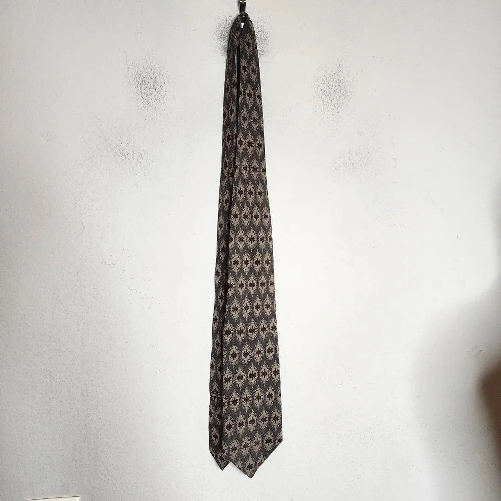 NWT Giorgio Armani 100% silk‎ tie.